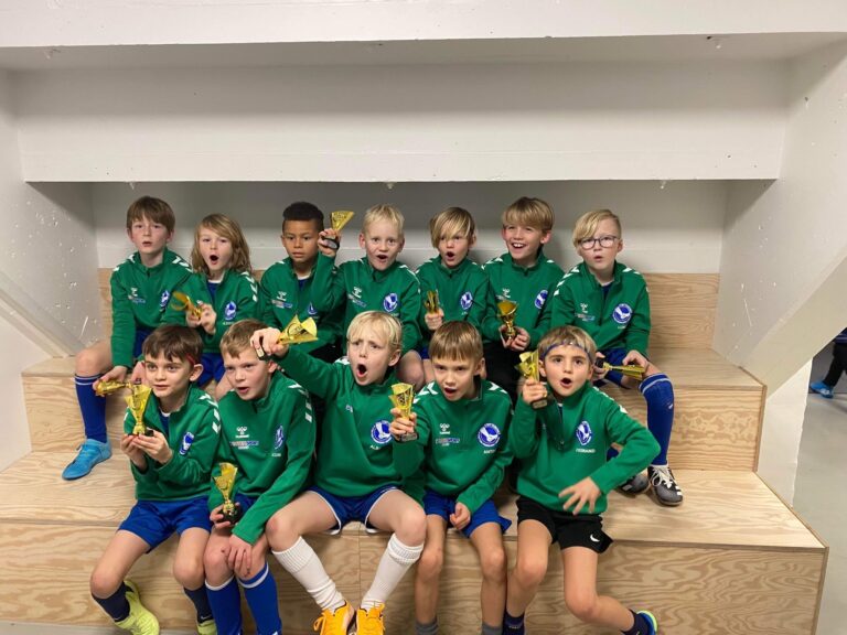 U8-drenge får nye holdtrøjer